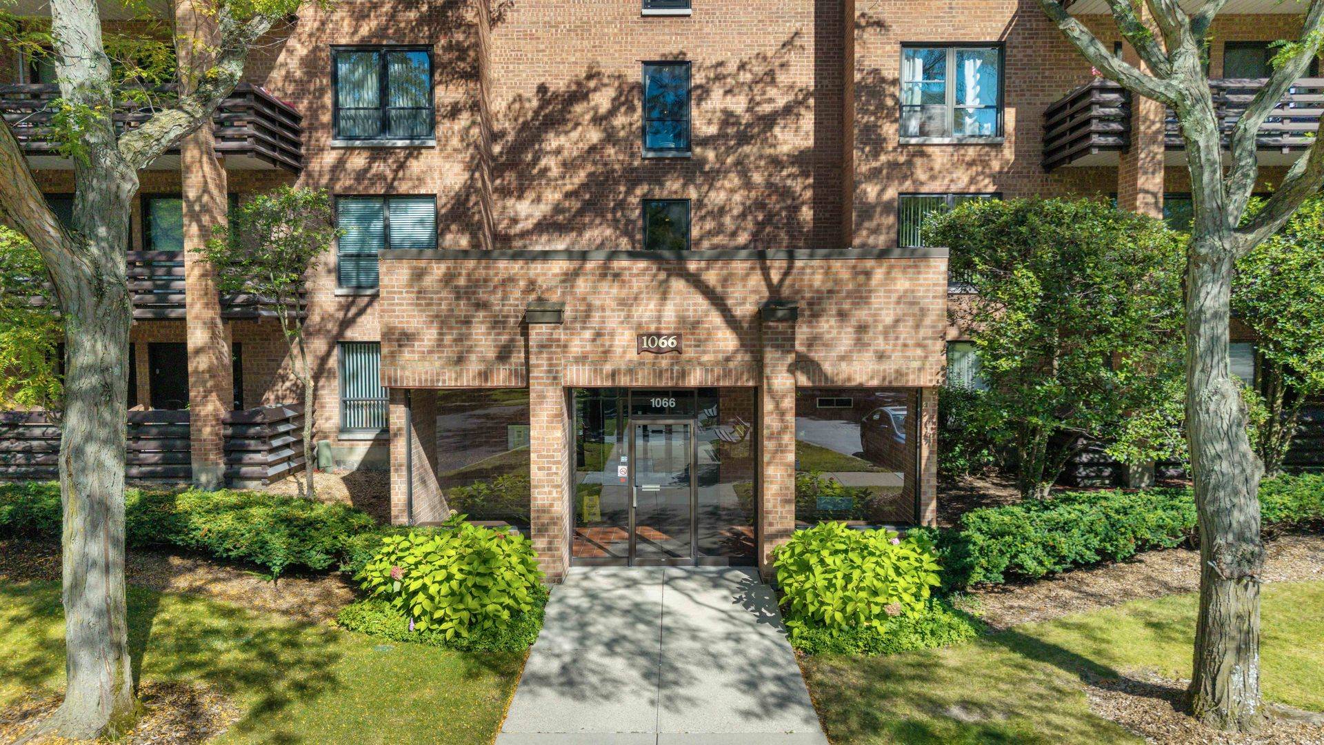 1066 Shermer RD #43, Northbrook, IL 60062