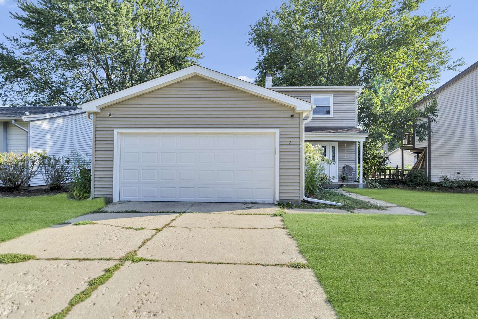 7 Woodmar CT, Streamwood, IL 60107