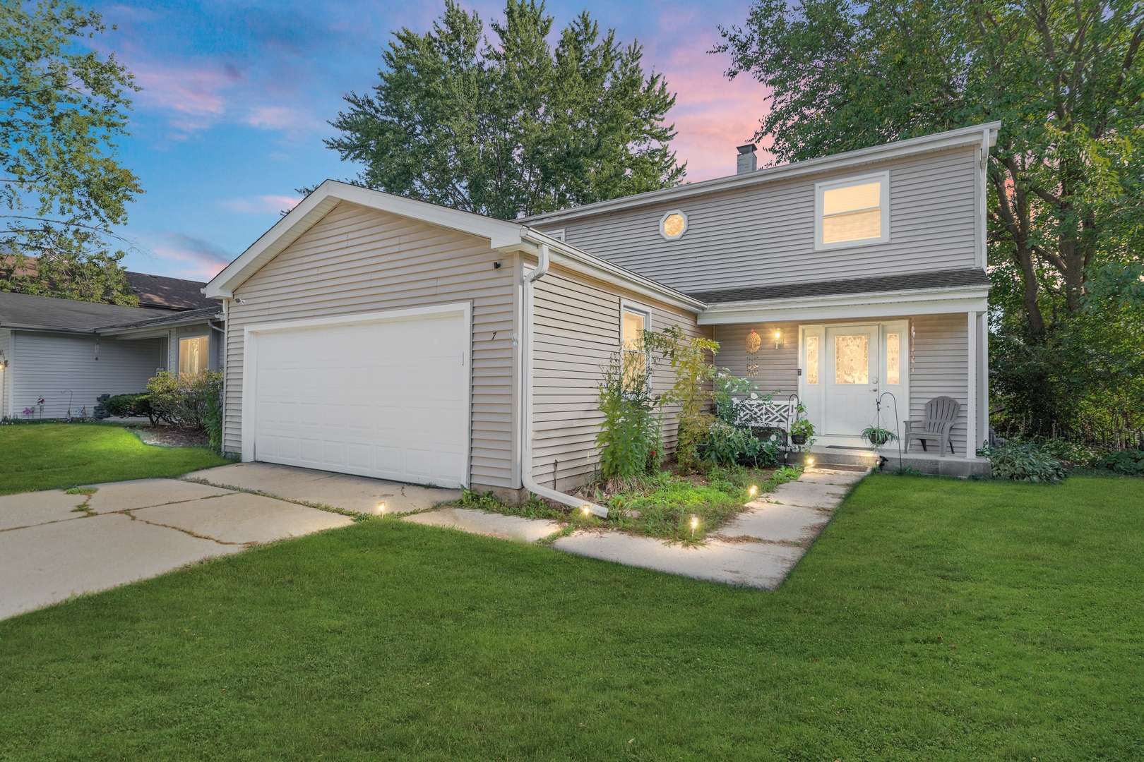7 Woodmar CT, Streamwood, IL 60107