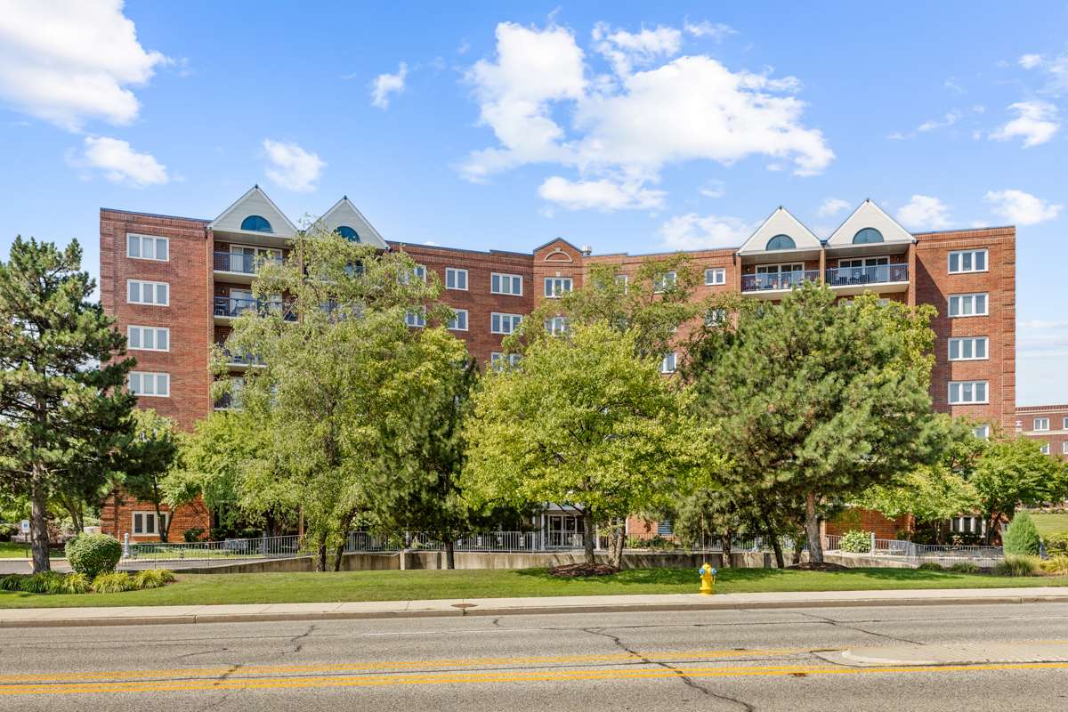 7120 N Milwaukee AVE #702, Niles, IL 60714