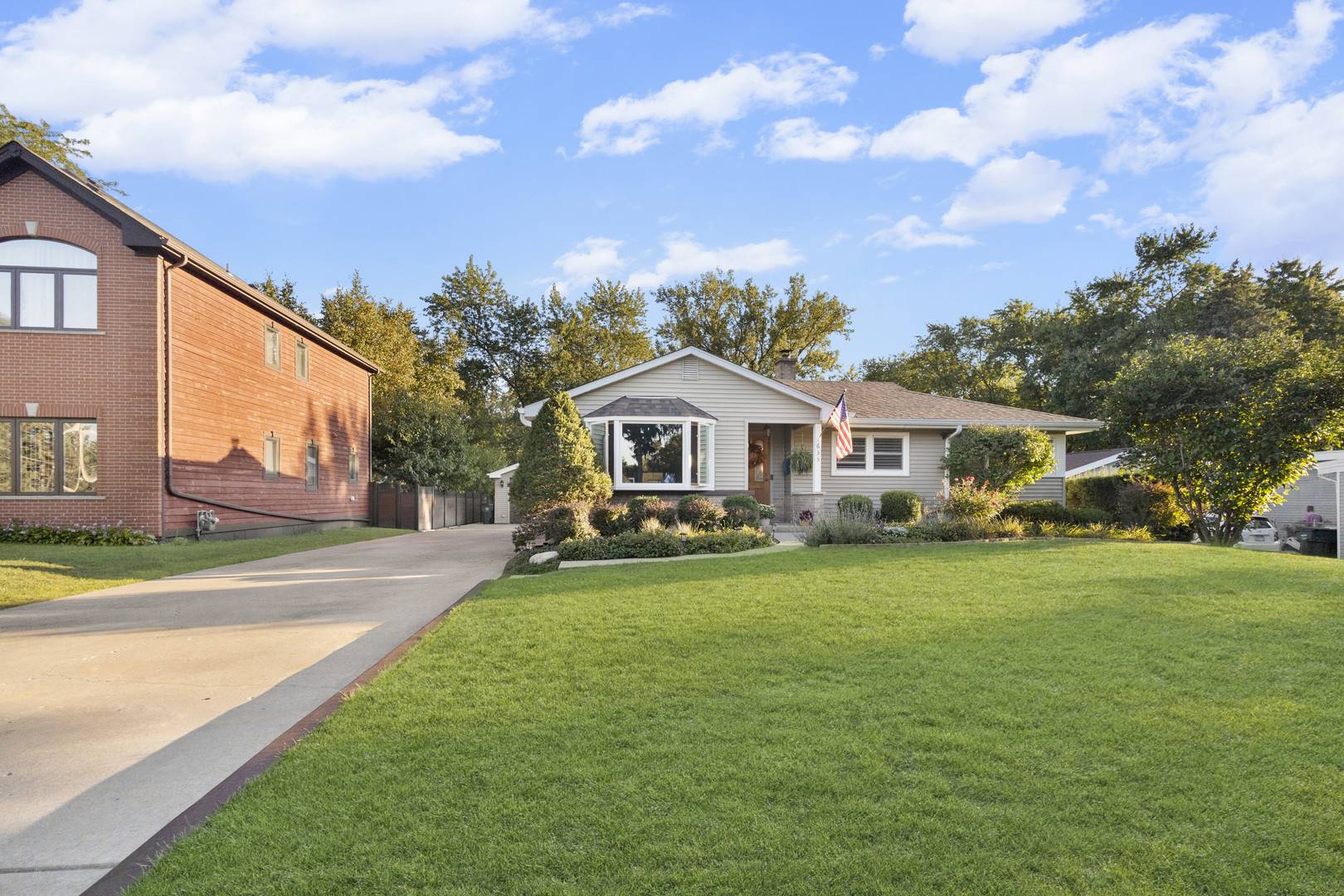 635 W Kenilworth AVE, Palatine, IL 60067