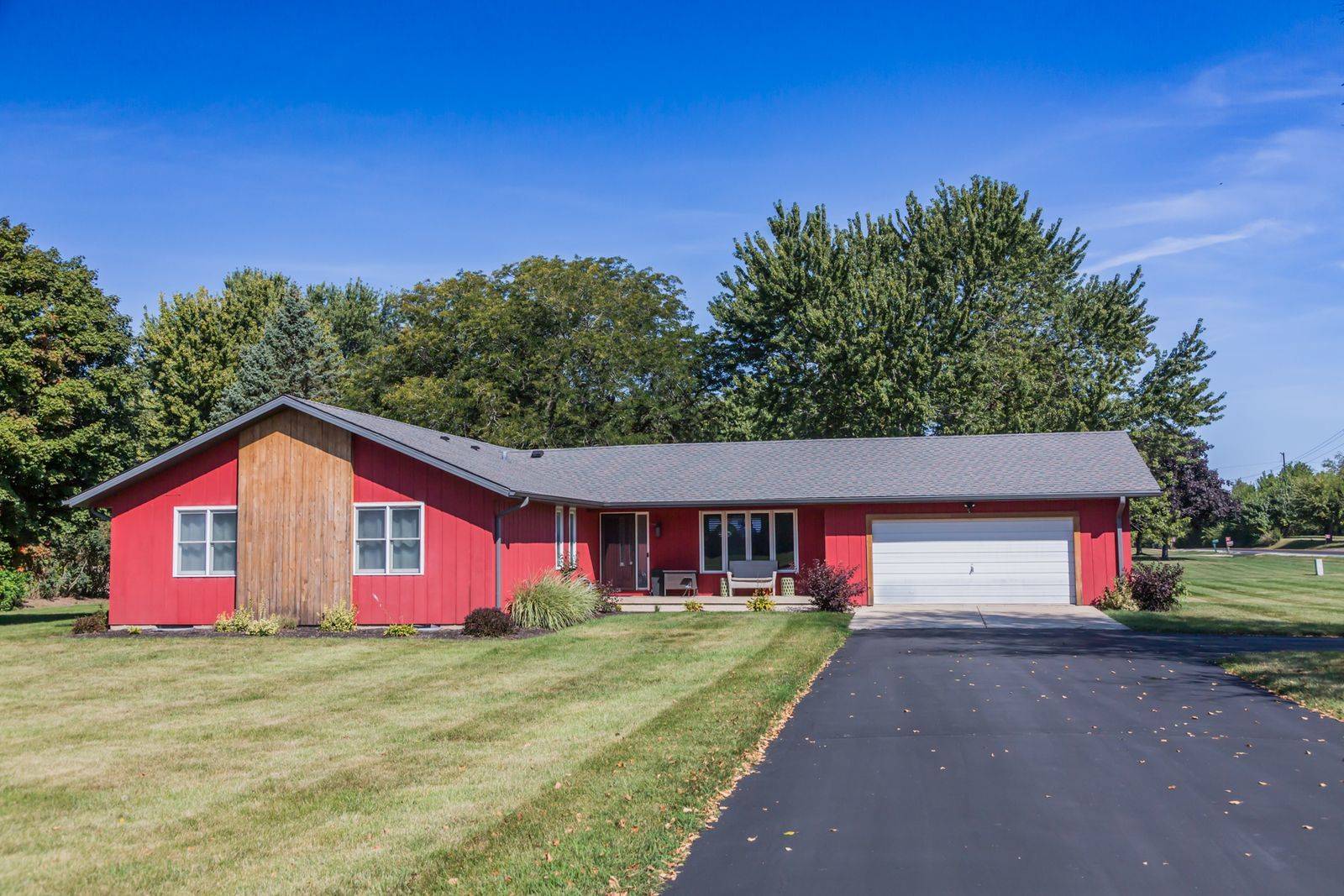 38W530 HOPPS RD, Elgin, IL 60124