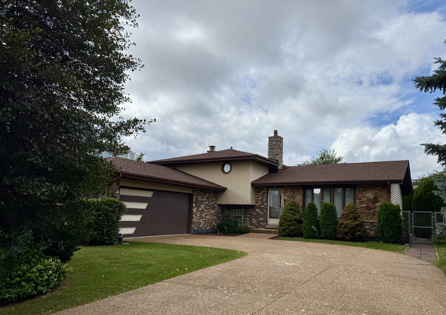 700 S Noah TER, Mount Prospect, IL 60056