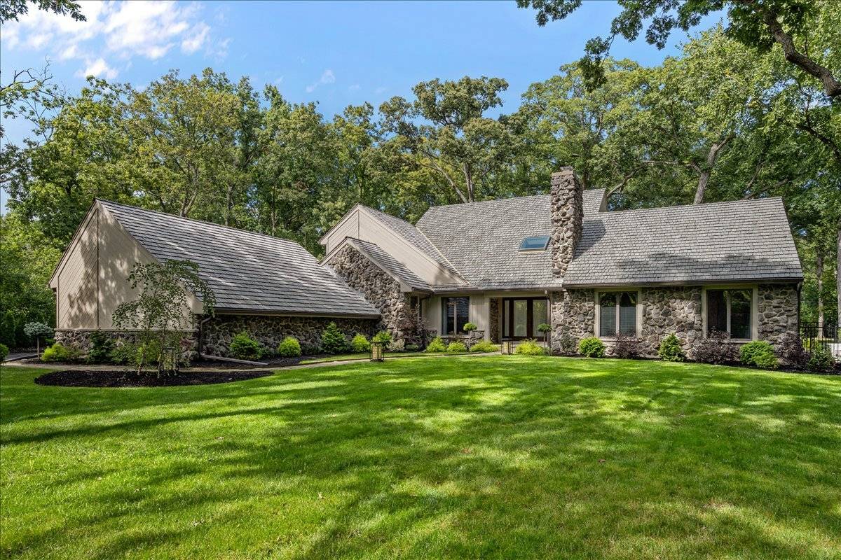 1554 Big Oaks CT, Lake Forest, IL 60045