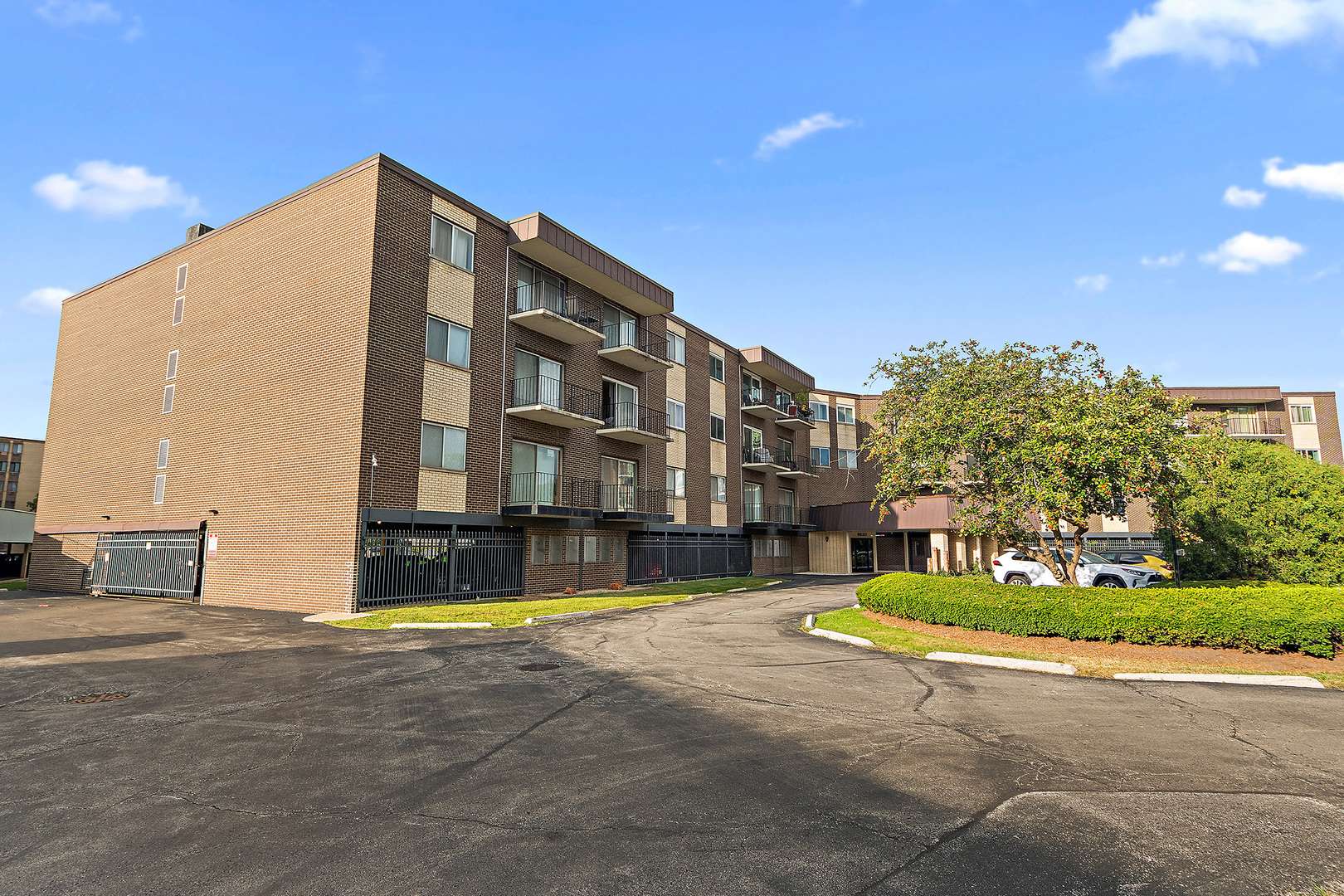 9820 S Pulaski AVE #111, Oak Lawn, IL 60453