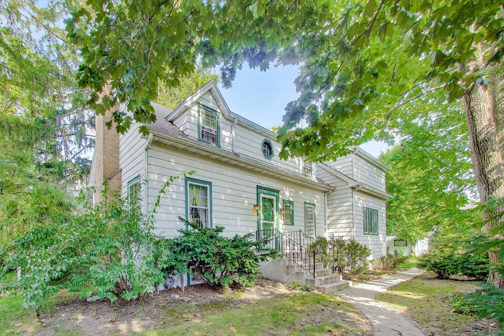 2113 Forestview RD, Evanston, IL 60201