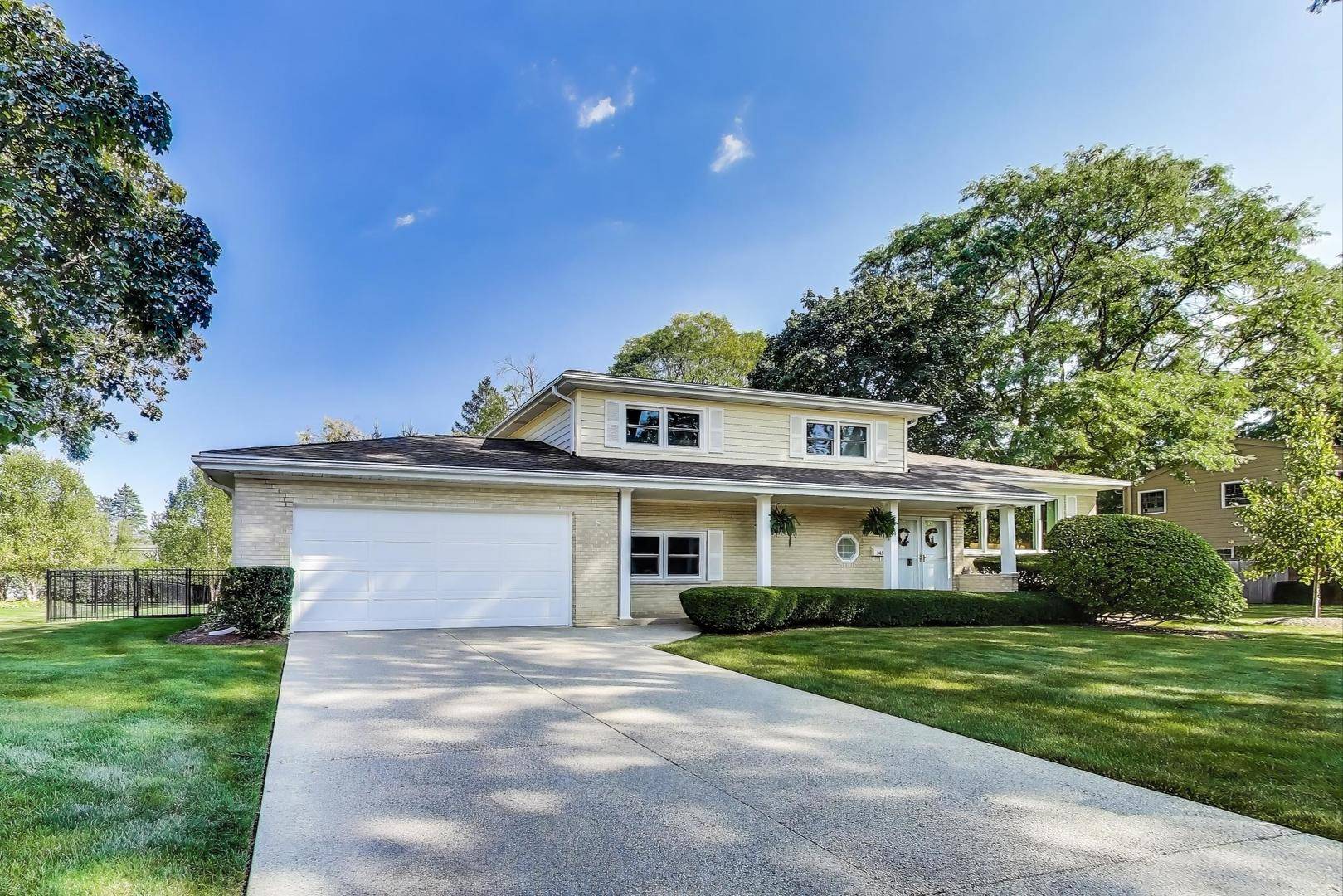 945 Hawthorne LN, Northbrook, IL 60062