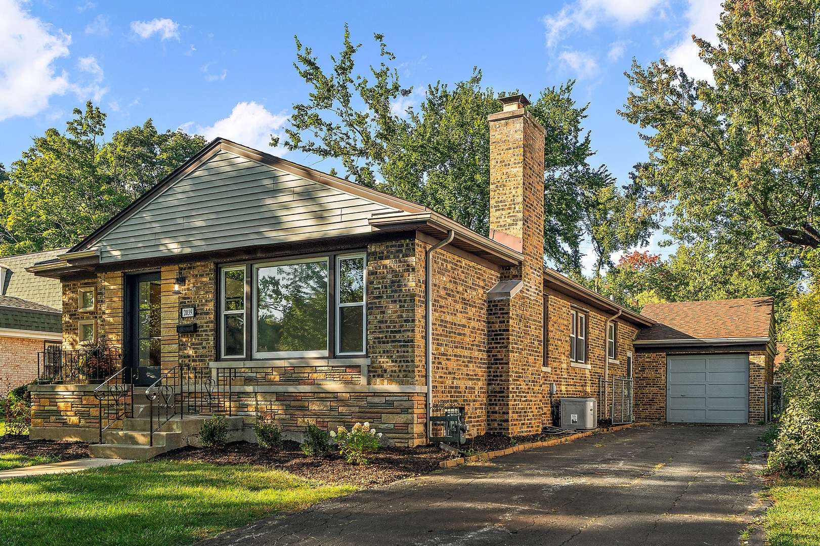 2039 Marston LN, Flossmoor, IL 60422