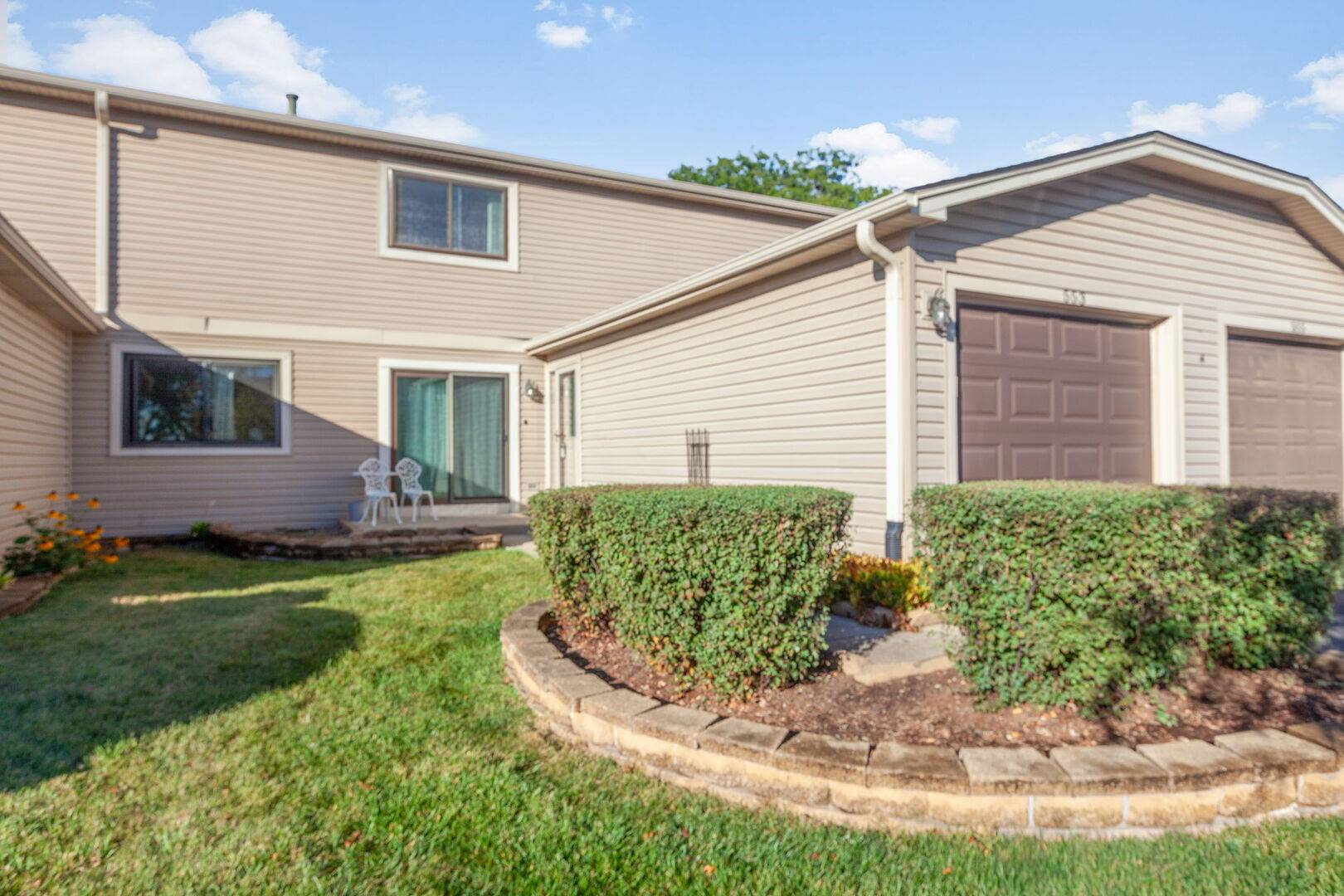 553 Stone Gate CIR, Schaumburg, IL 60193