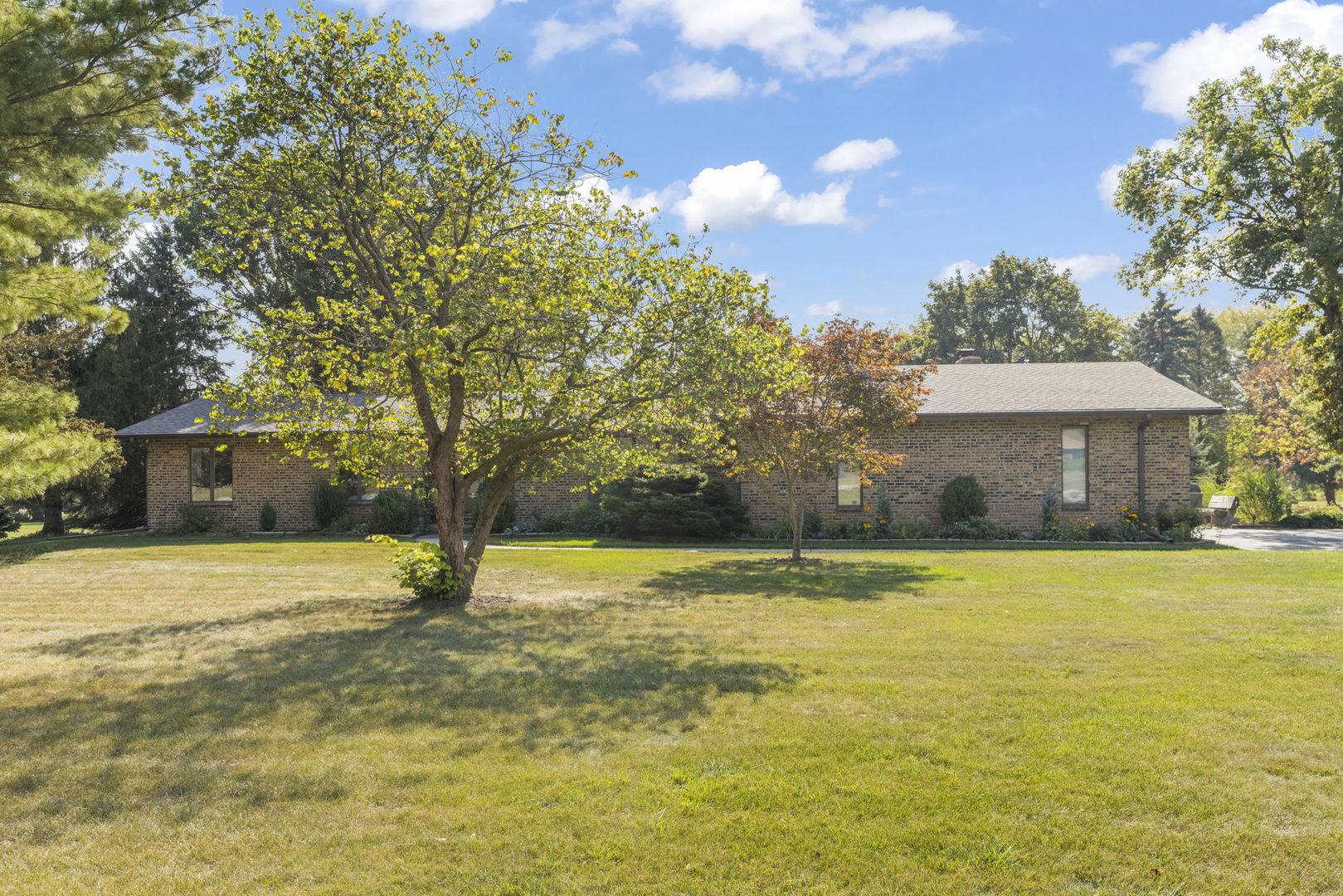 1785 Hilltop RD, Elgin, IL 60120