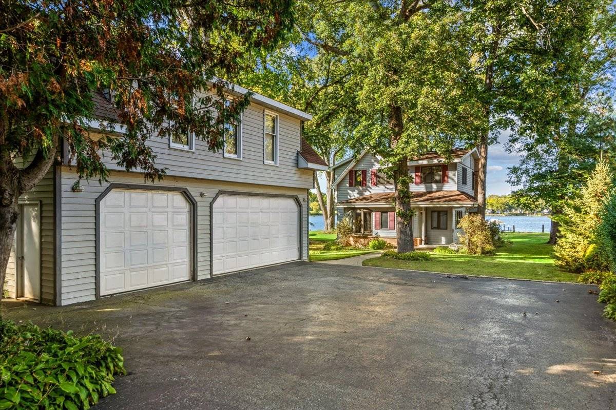 712 Regner RD, Mchenry, IL 60051