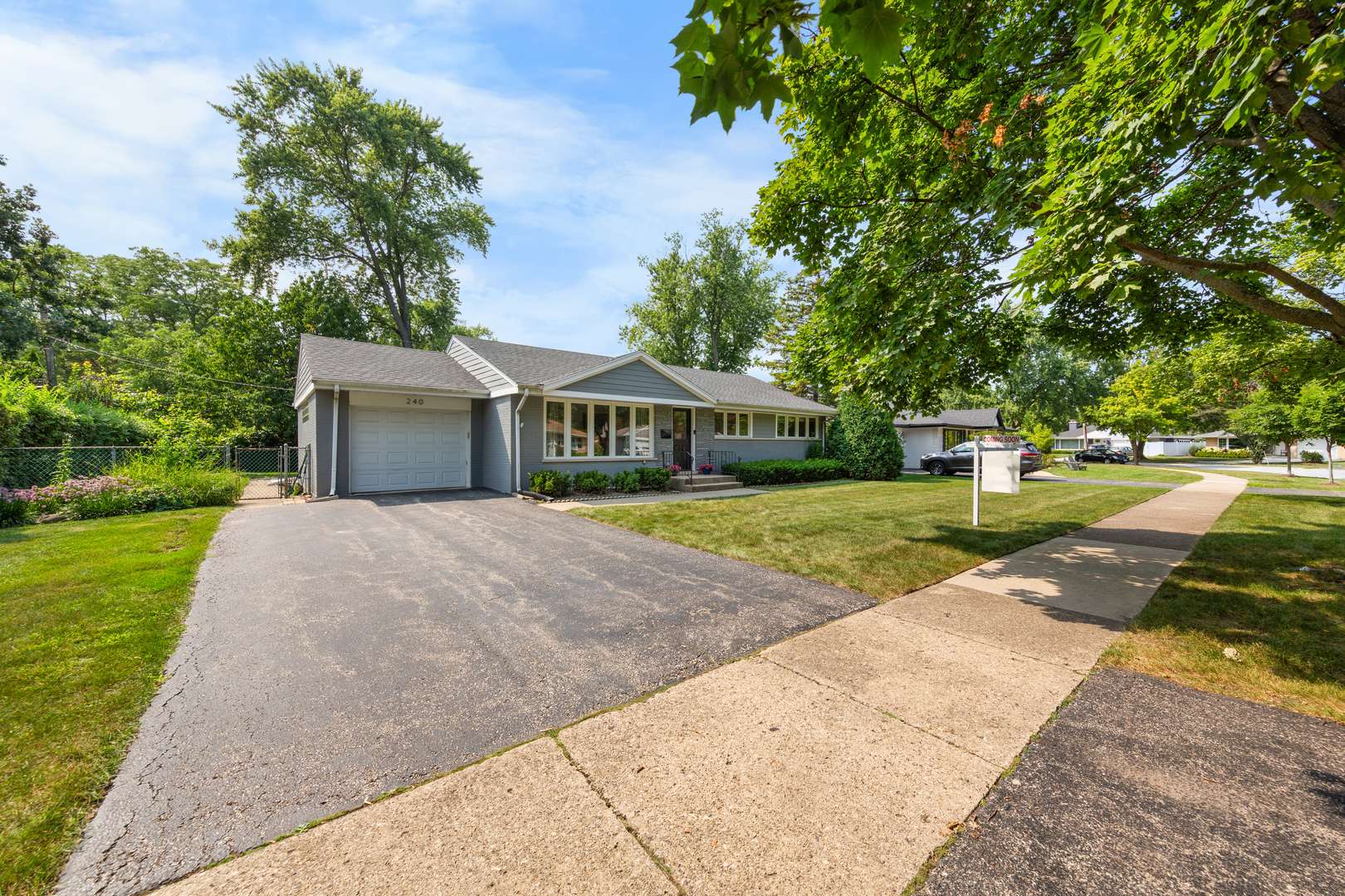240 Riverside DR, Northfield, IL 60093