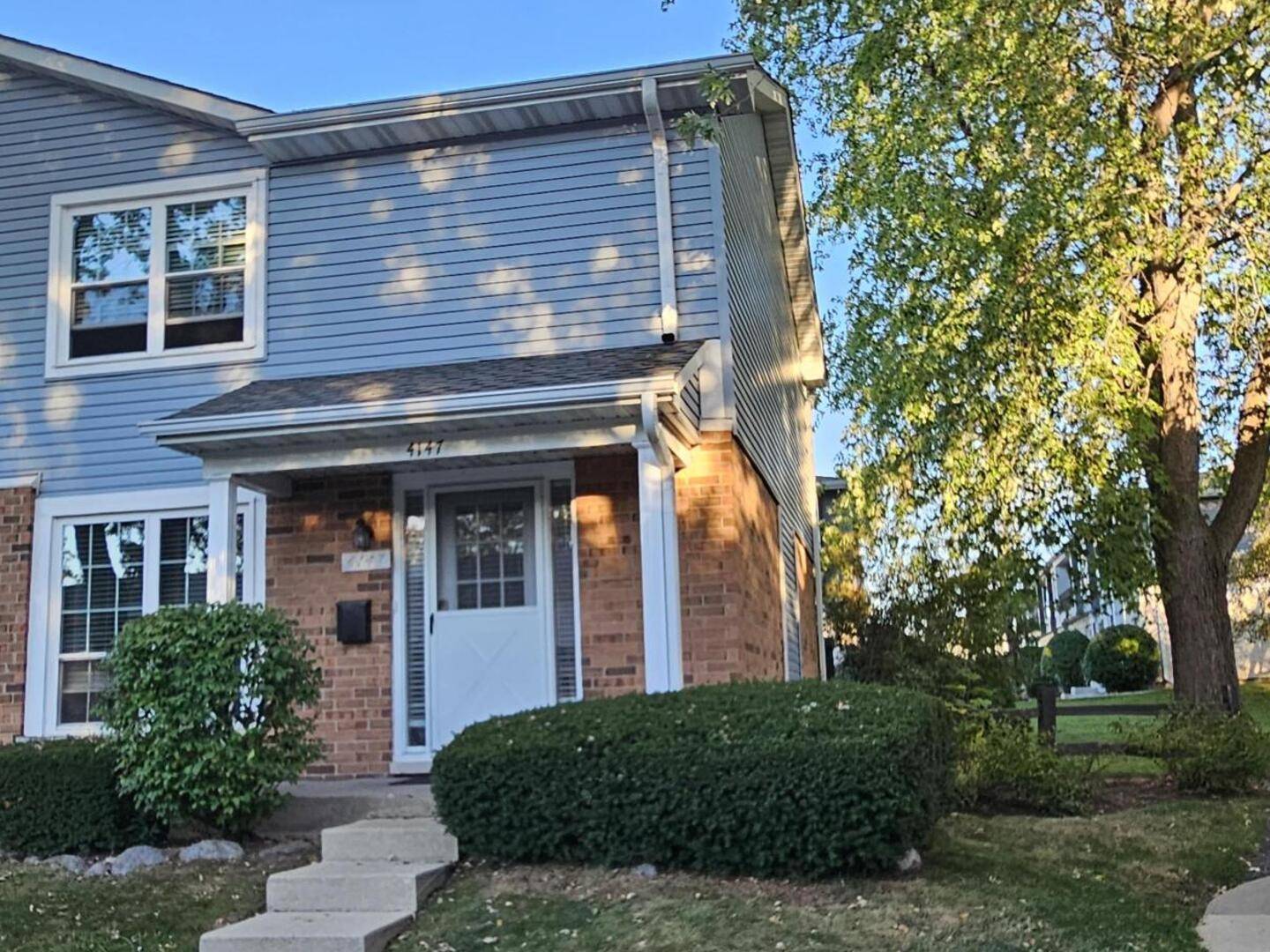 4147 Continental DR, Waukegan, IL 60087