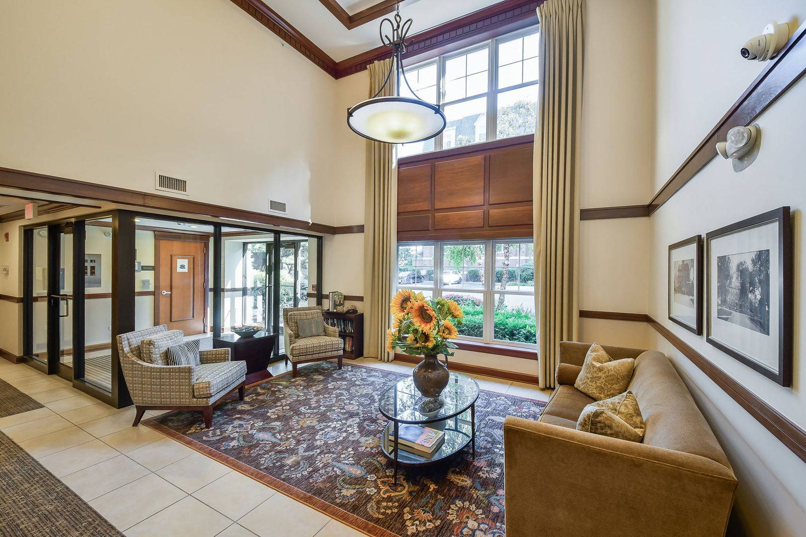 255 E Liberty DR #302, Wheaton, IL 60187