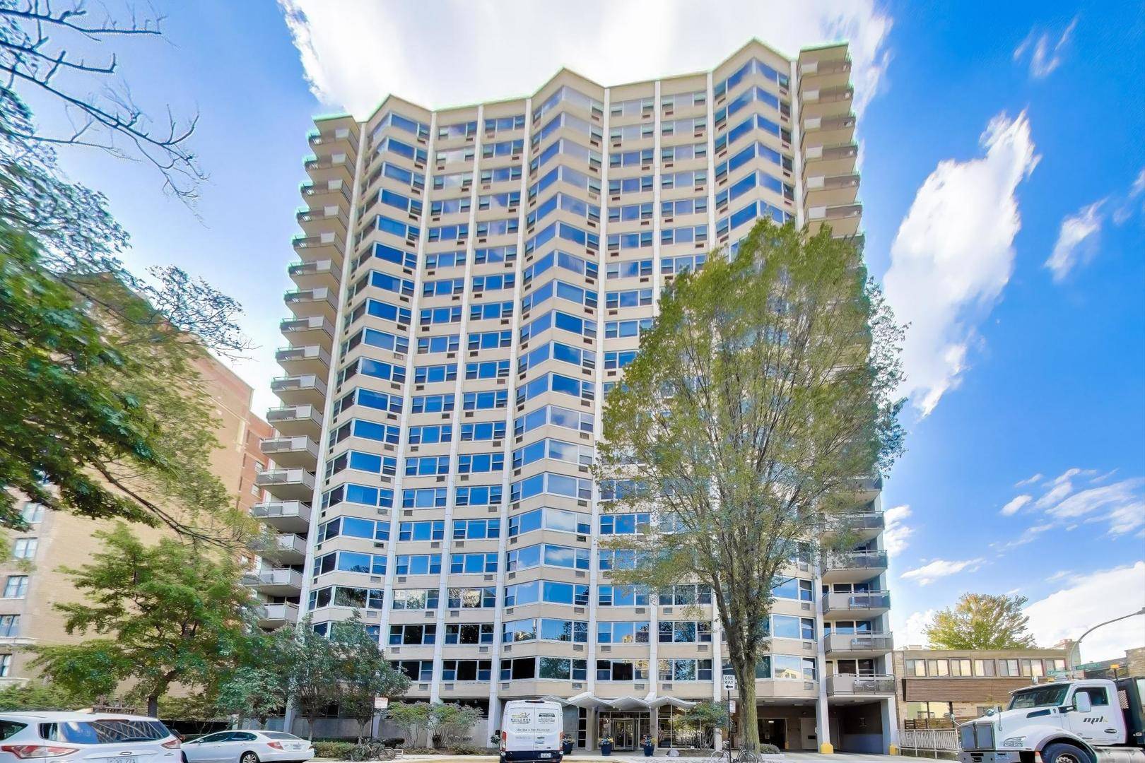 555 W CORNELIA AVE #1711, Chicago, IL 60657