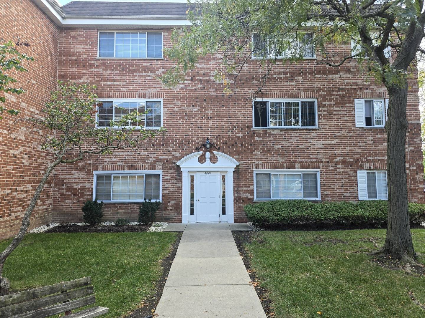 6882 W Touhy AVE #D, Niles, IL 60714