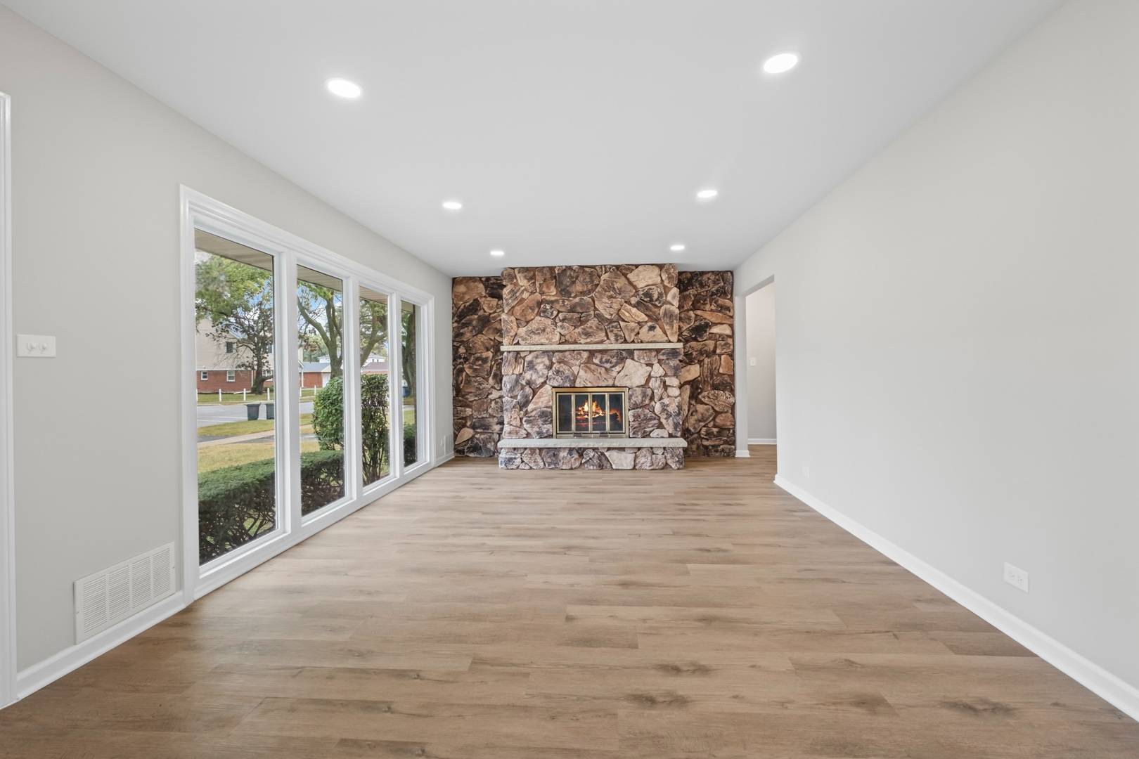 773 E Lincoln AVE, Des Plaines, IL 60018