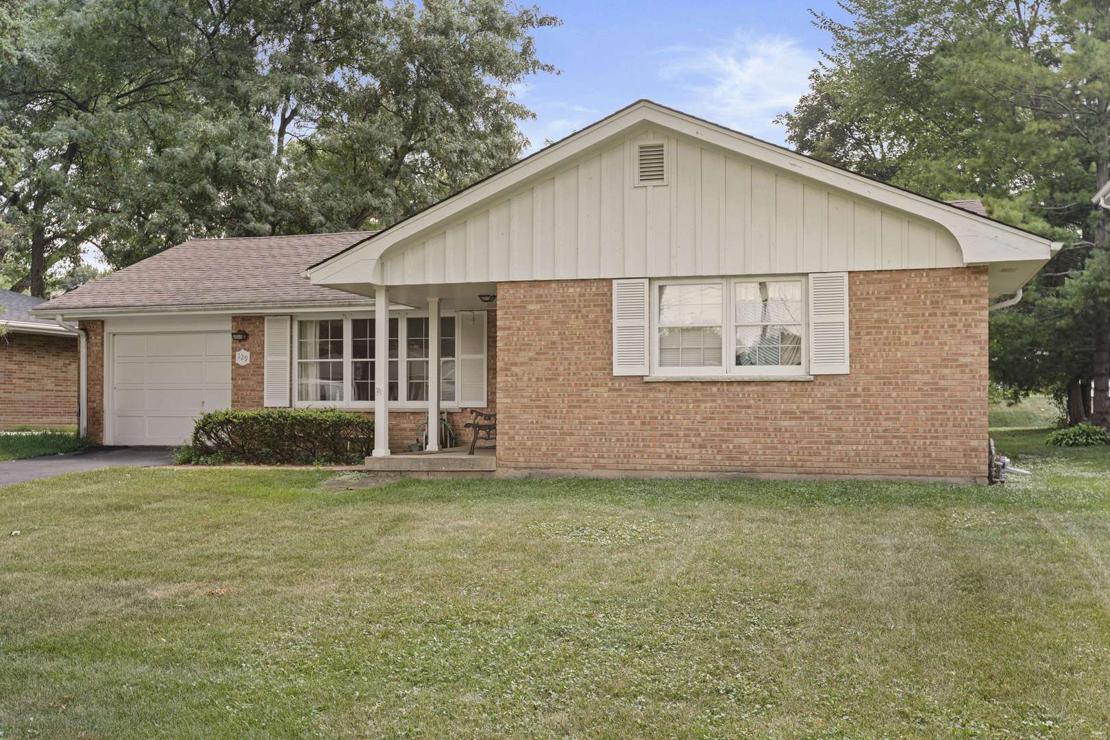129 Monument AVE, Barrington, IL 60010
