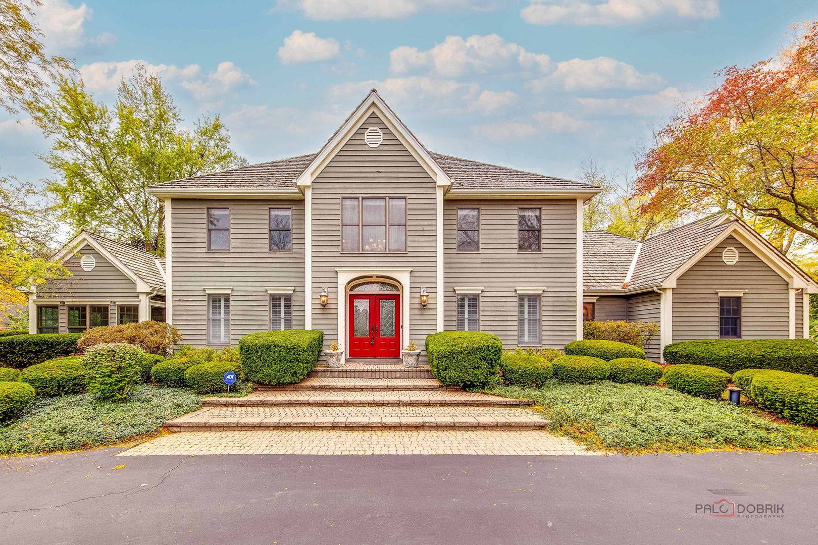 11N212 Williamsburg DR, Elgin, IL 60124