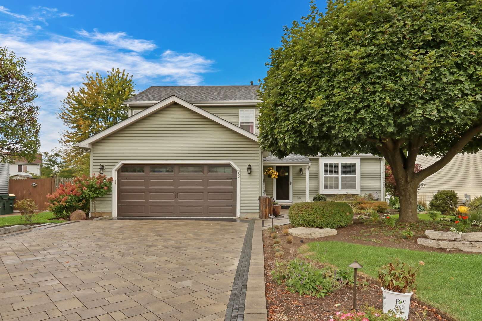352 LINDEN DR, Round Lake Park, IL 60073