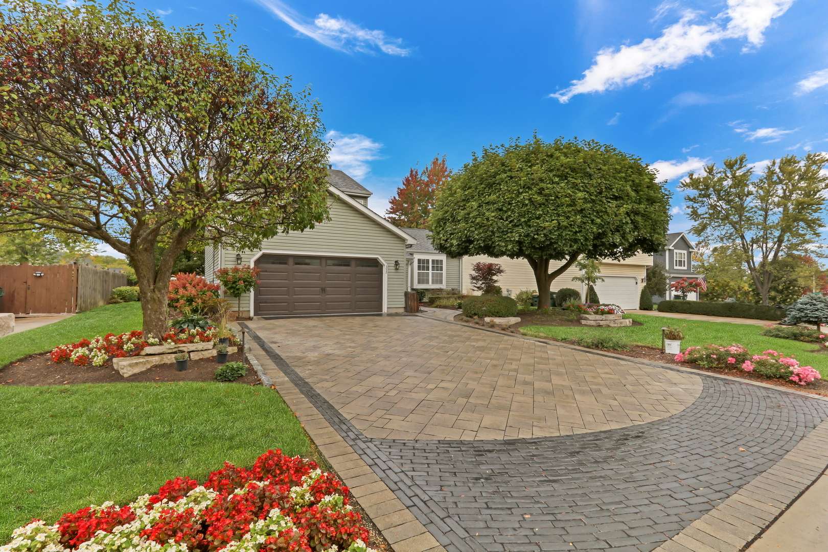 352 LINDEN DR, Round Lake Park, IL 60073