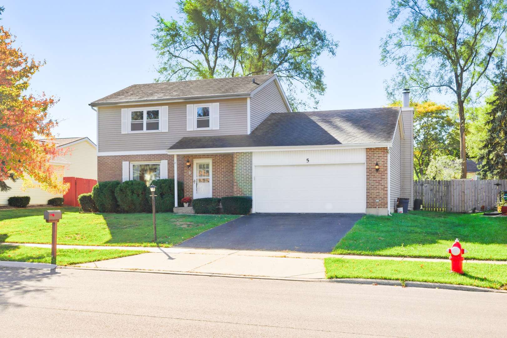 5 Canterbury CT, Streamwood, IL 60107
