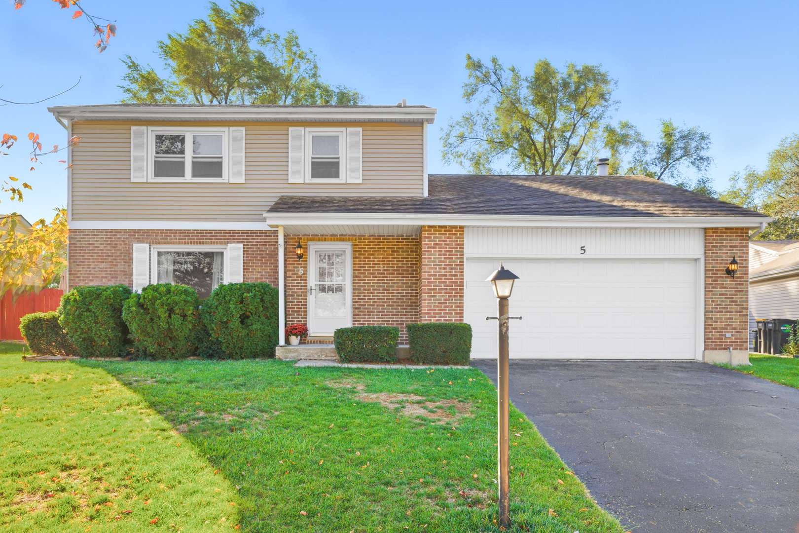 5 Canterbury CT, Streamwood, IL 60107