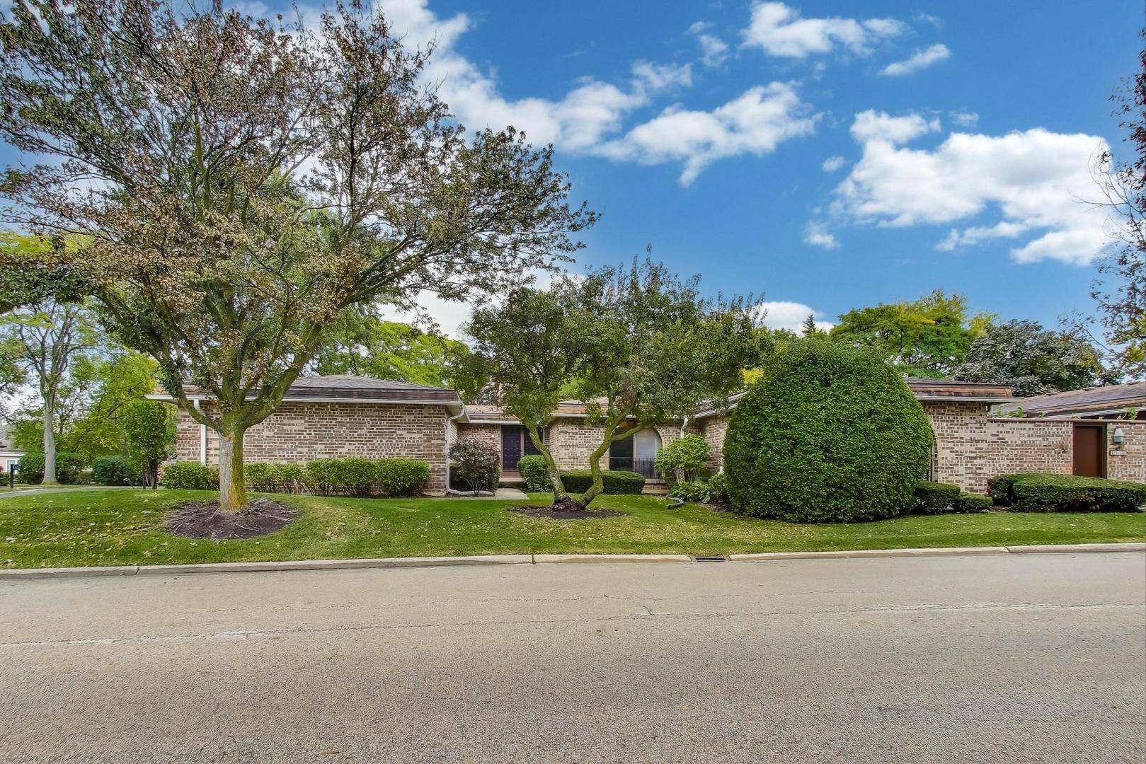 2545 Salceda DR, Northbrook, IL 60062