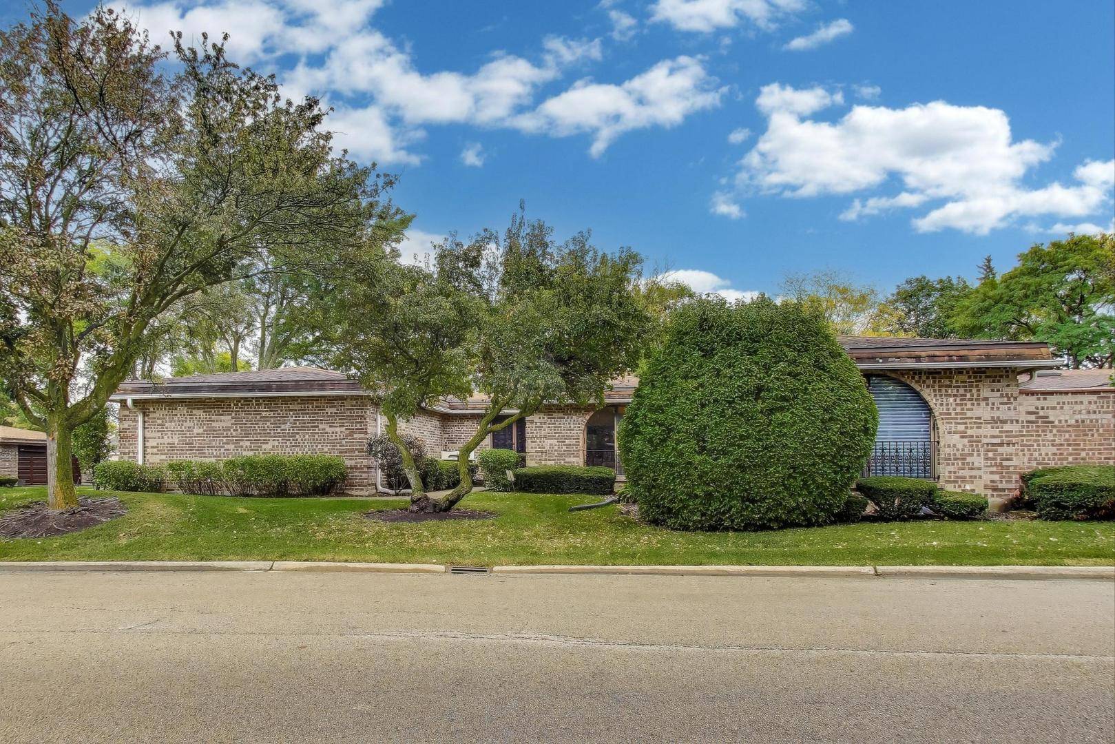 2545 Salceda DR, Northbrook, IL 60062