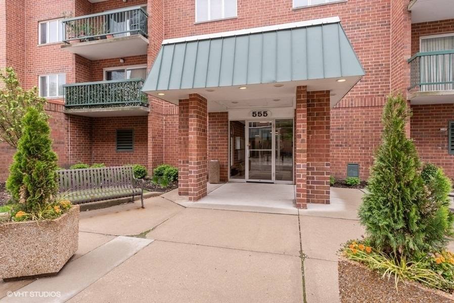 555 S River RD #301, Des Plaines, IL 60016