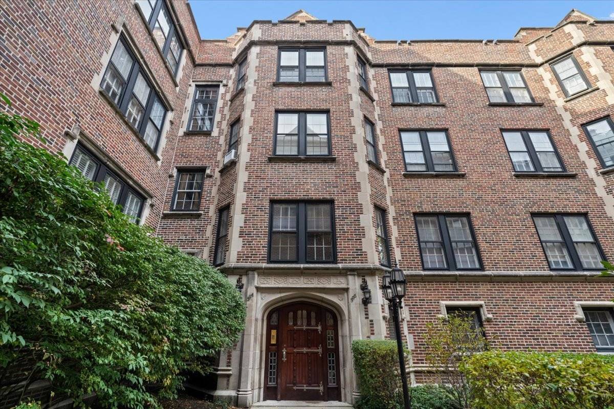 594 Sheridan SQ #3, Evanston, IL 60202