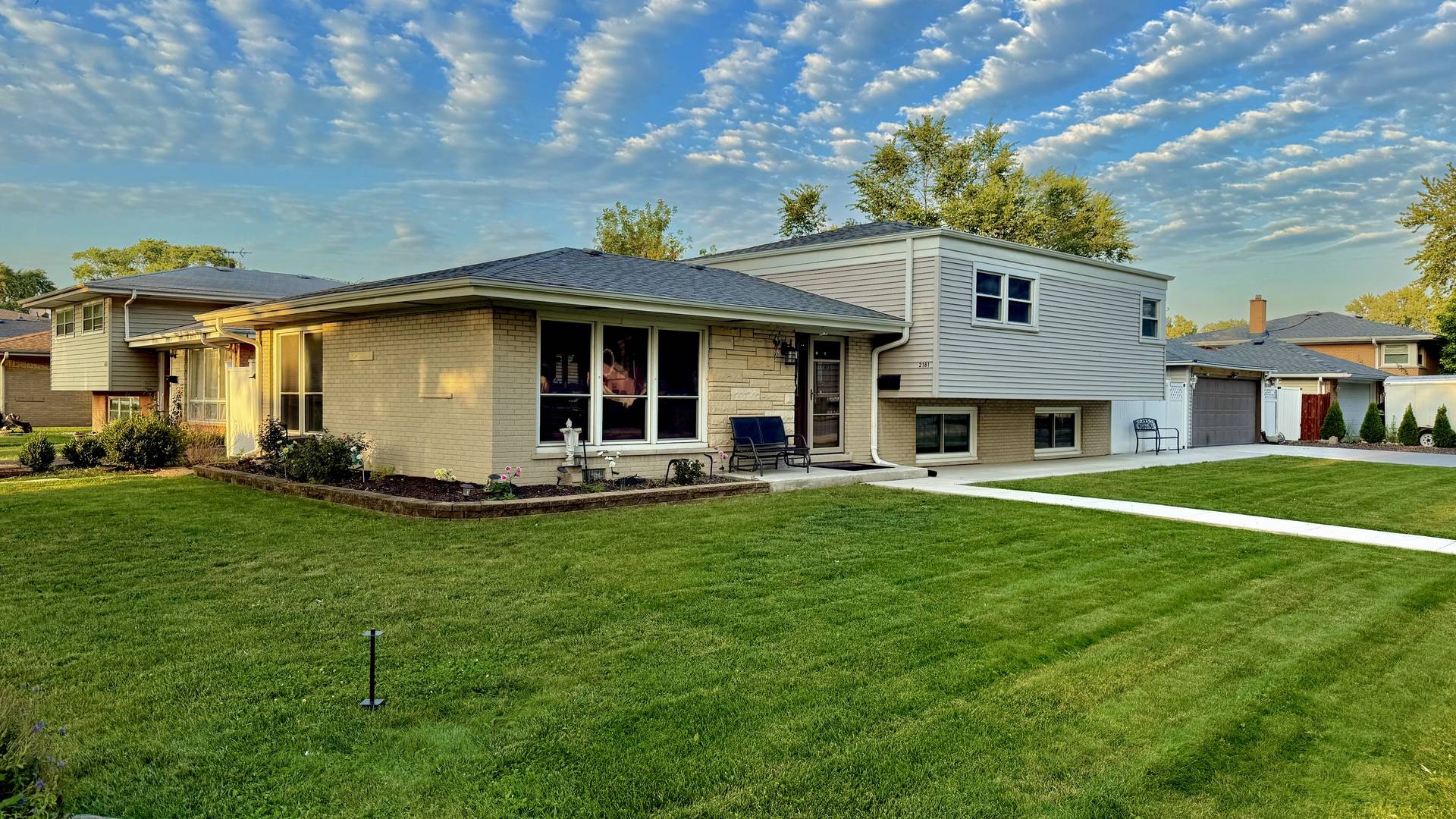2181 PLAINFIELD DR, Des Plaines, IL 60018