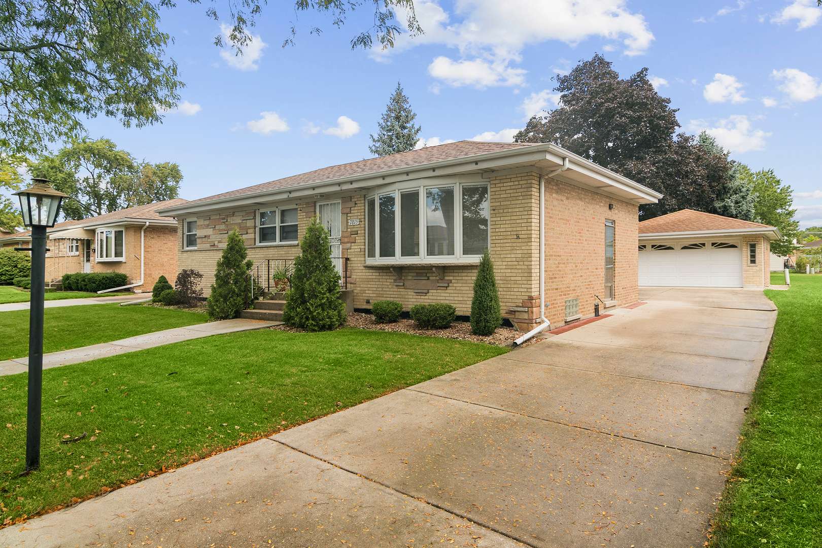7815 N Oleander AVE, Niles, IL 60714