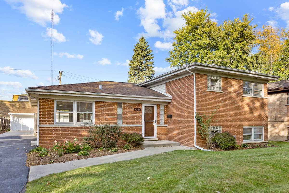 2720 Lincoln LN, Wilmette, IL 60091