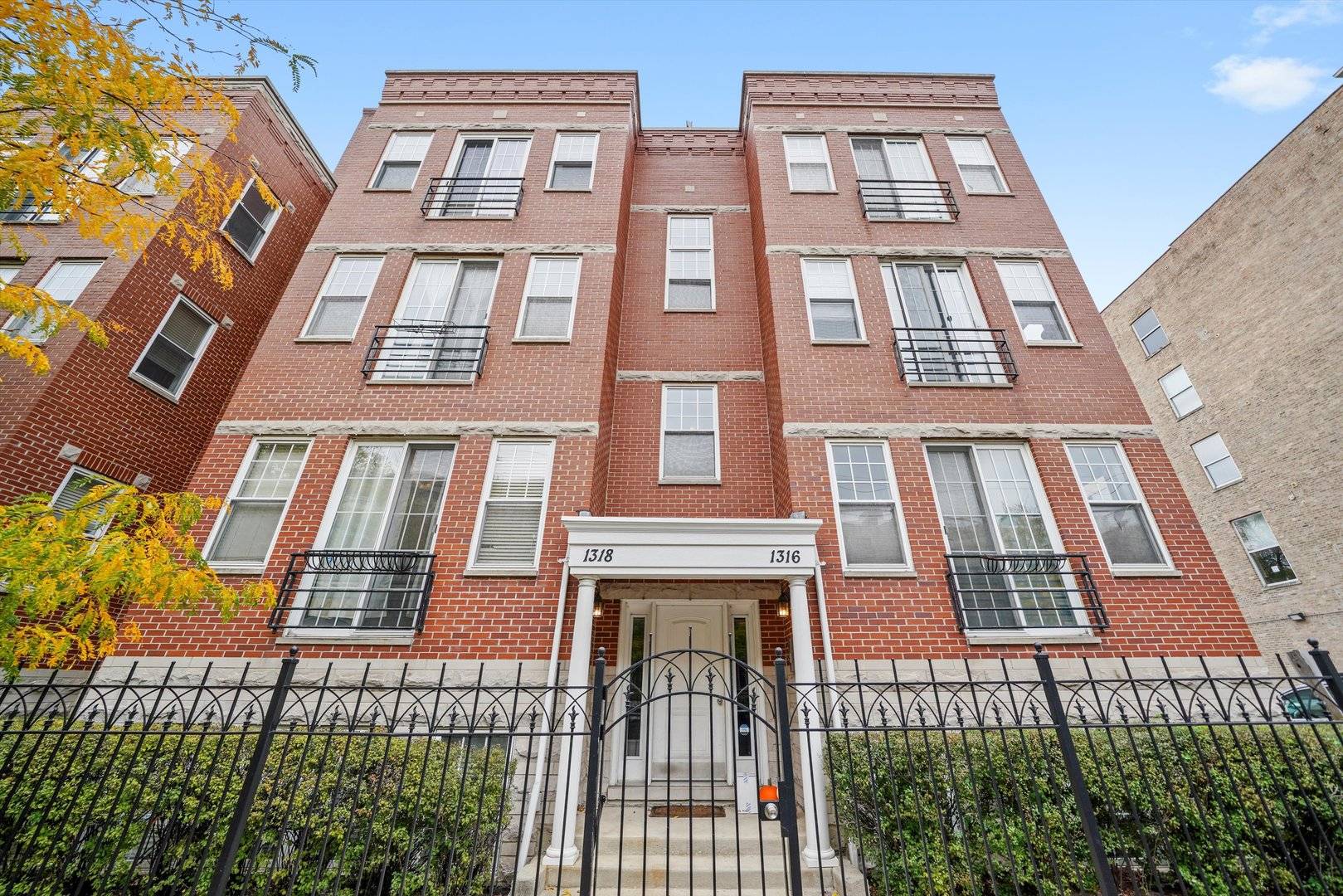 1316 W Belmont AVE #2E, Chicago, IL 60657