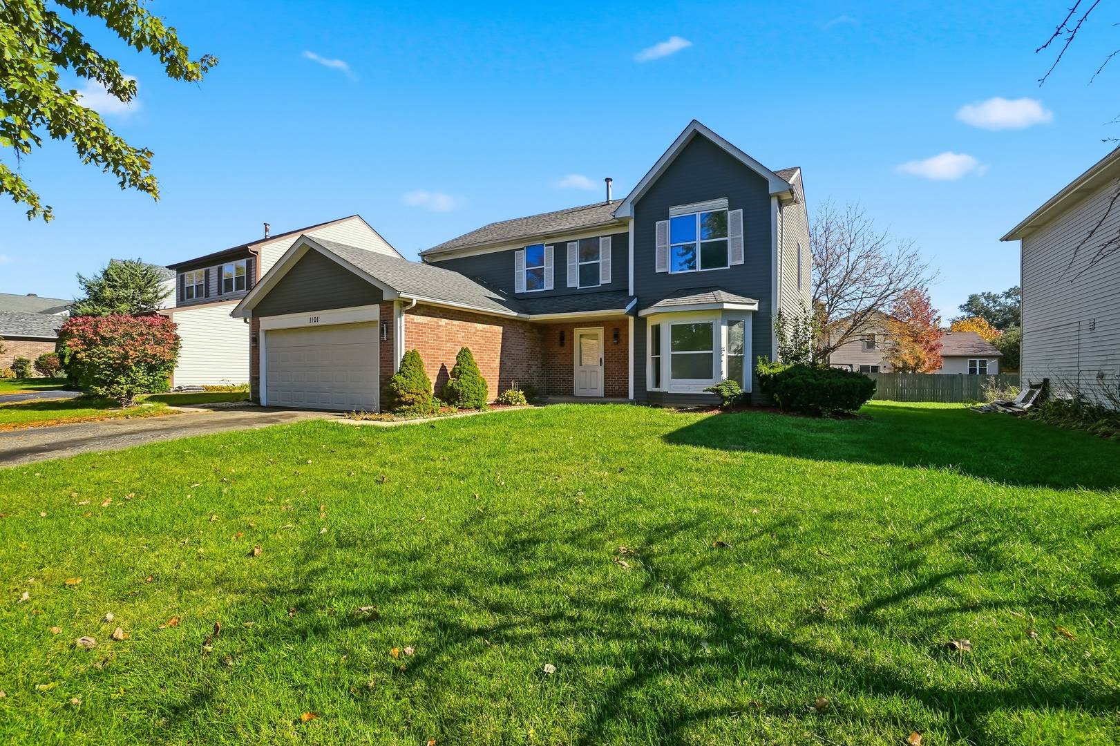1101 Ashford LN, Westmont, IL 60559