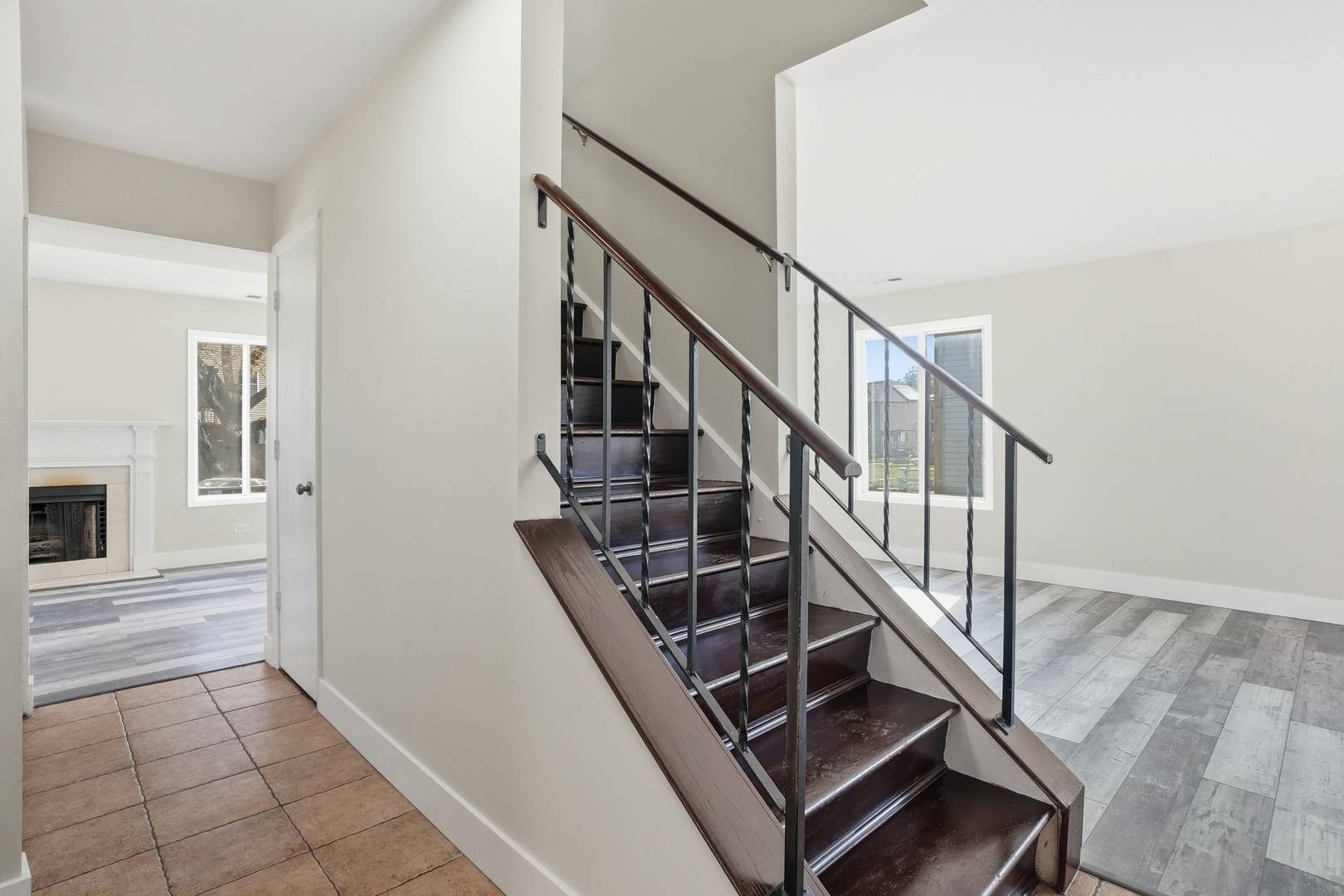1101 Ashford LN, Westmont, IL 60559