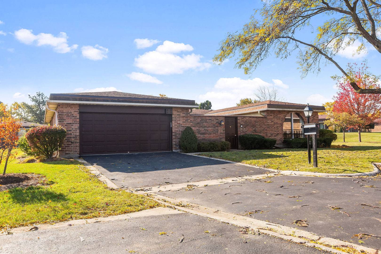 2425 El Cid LN, Northbrook, IL 60062