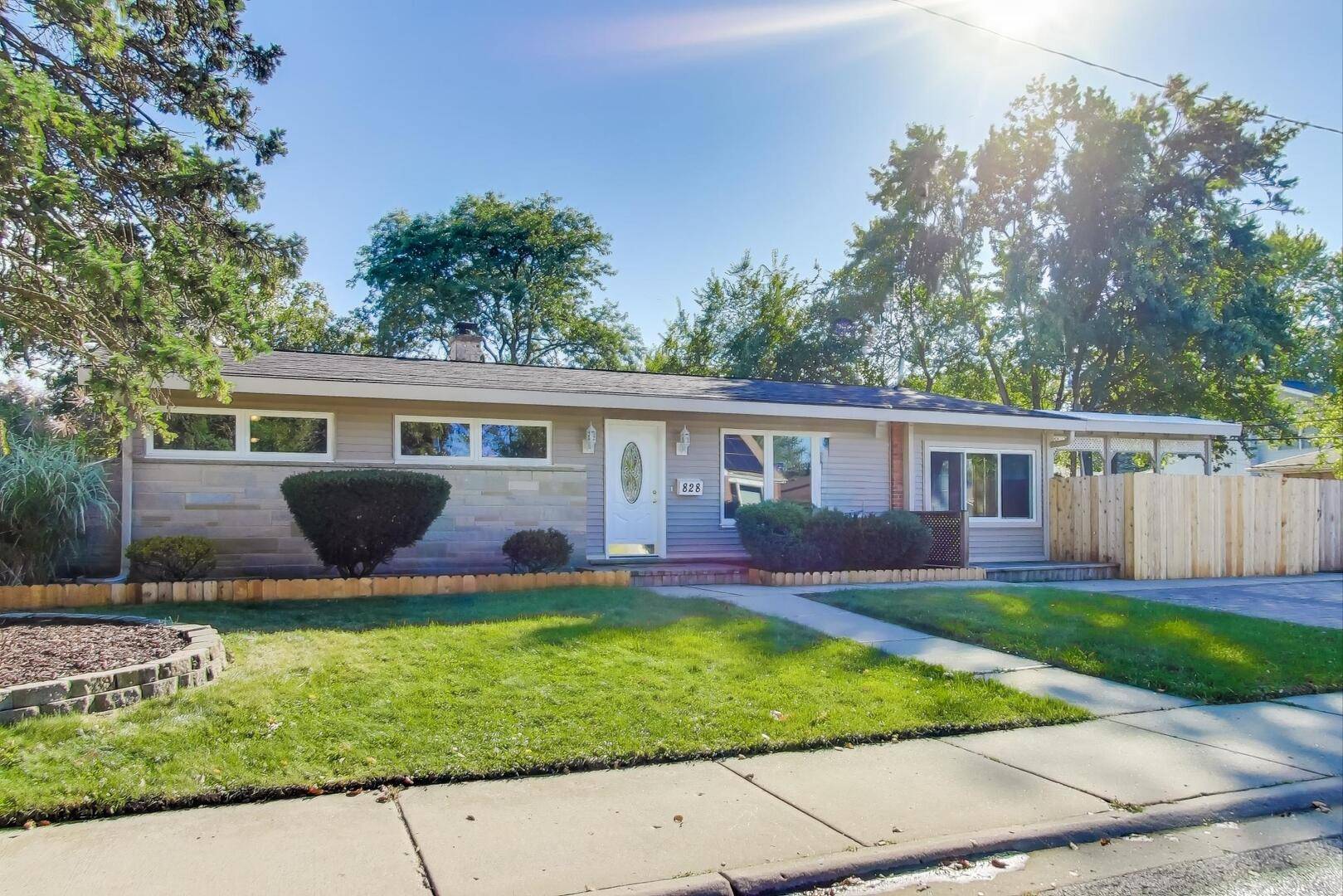 828 Dell RD, Northbrook, IL 60062