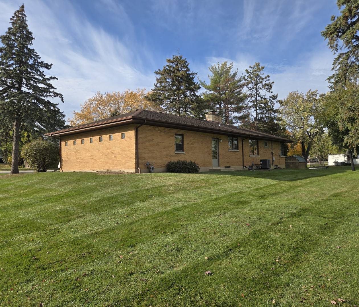 7N081 Hill ST, Roselle, IL 60172