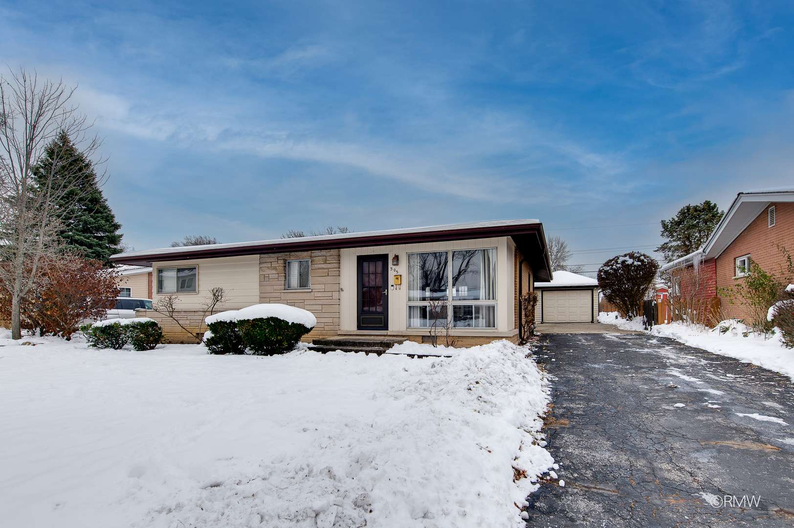 305 E Normandy DR, Addison, IL 60101