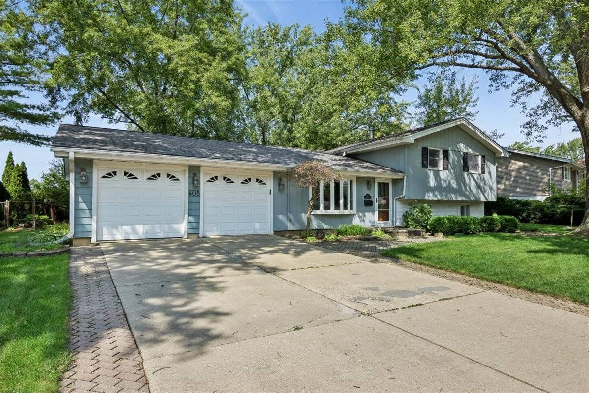 608 Norwood LN, Schaumburg, IL 60193