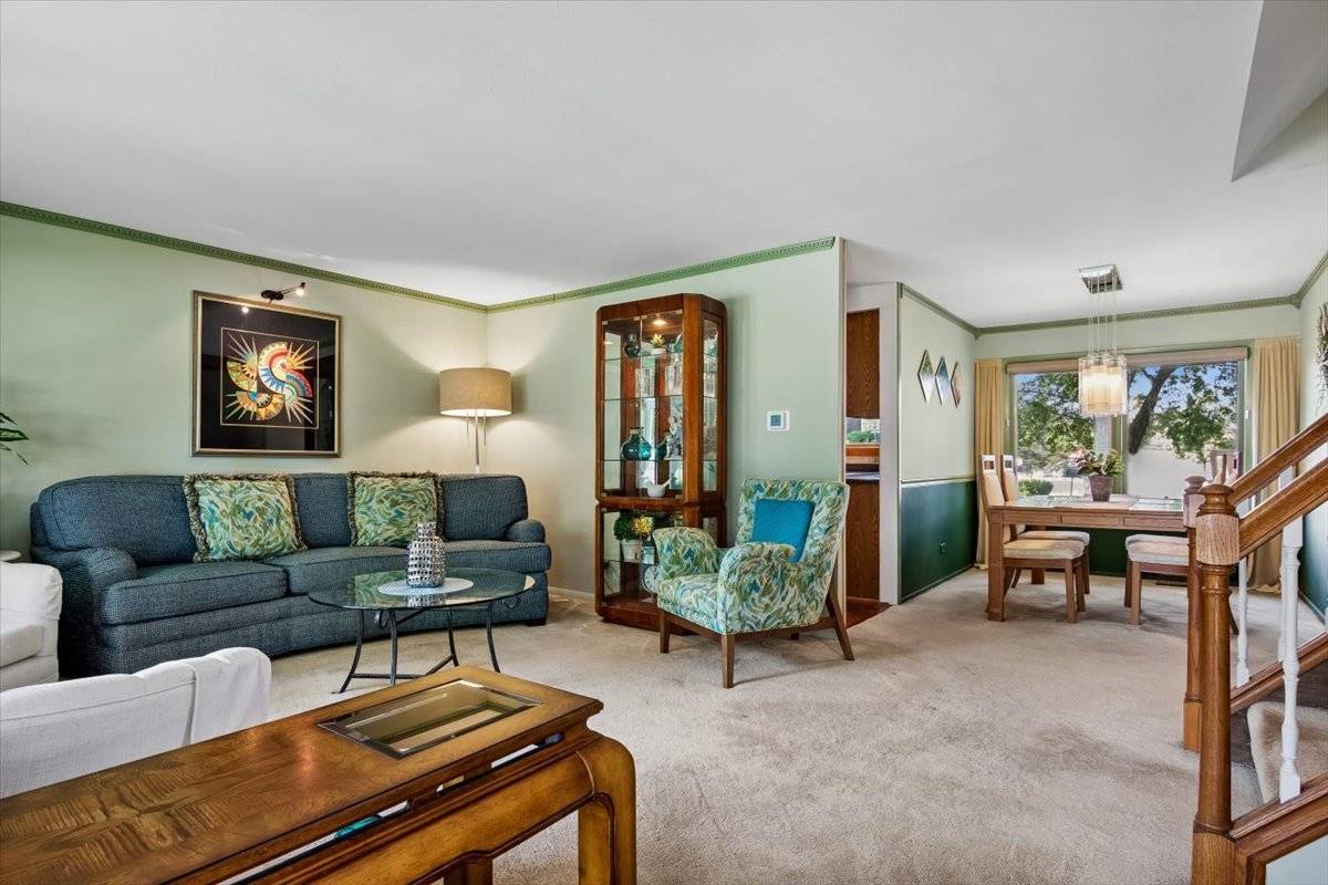 608 Norwood LN, Schaumburg, IL 60193