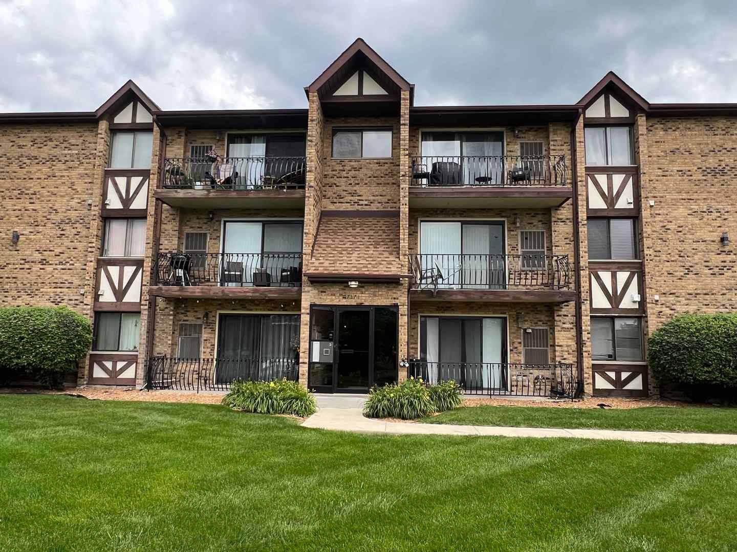 7171 175th ST #3D, Tinley Park, IL 60477