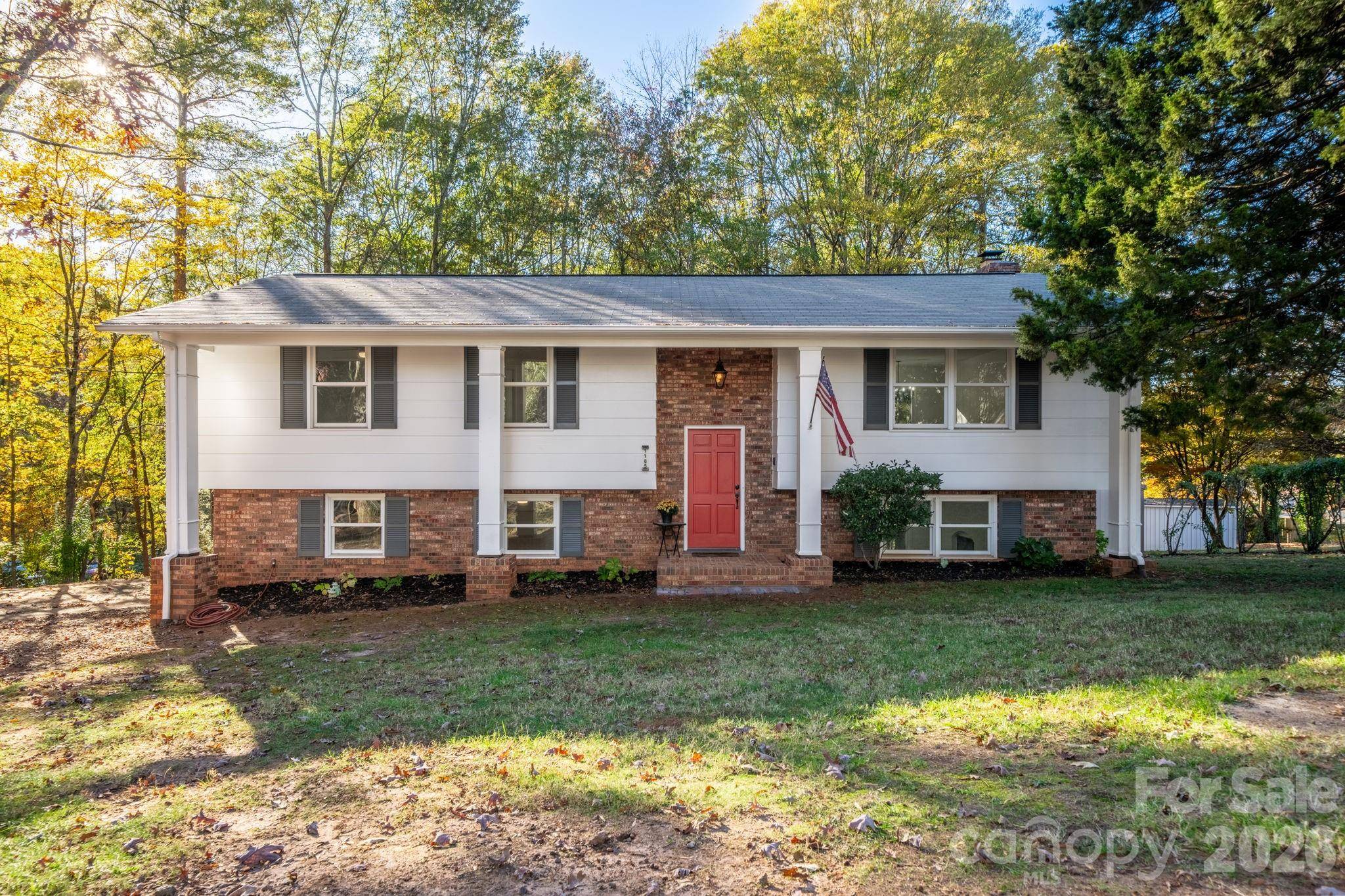 1185 10th Street PL NW, Hickory, NC 28601