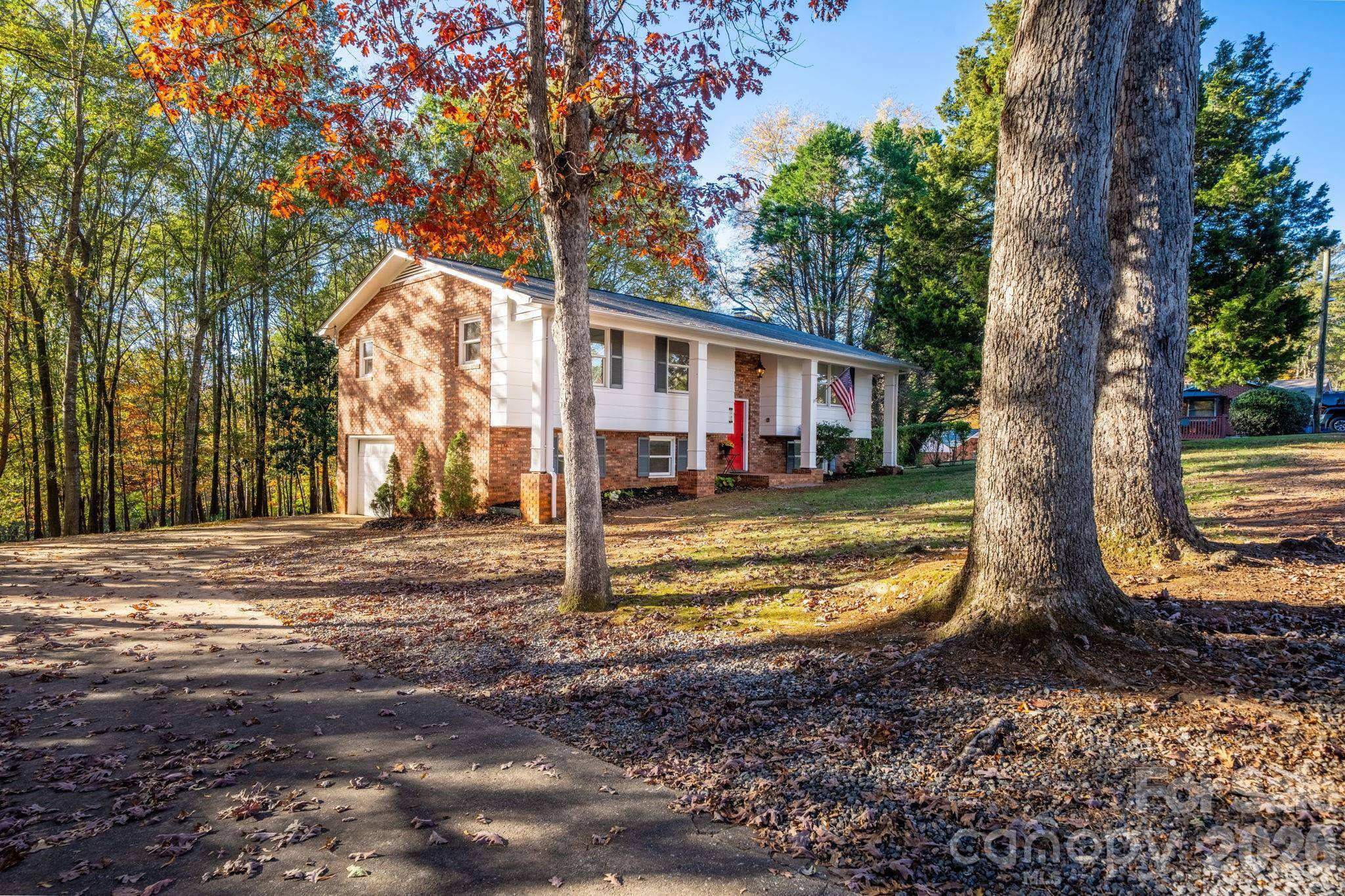 1185 10th Street PL NW, Hickory, NC 28601