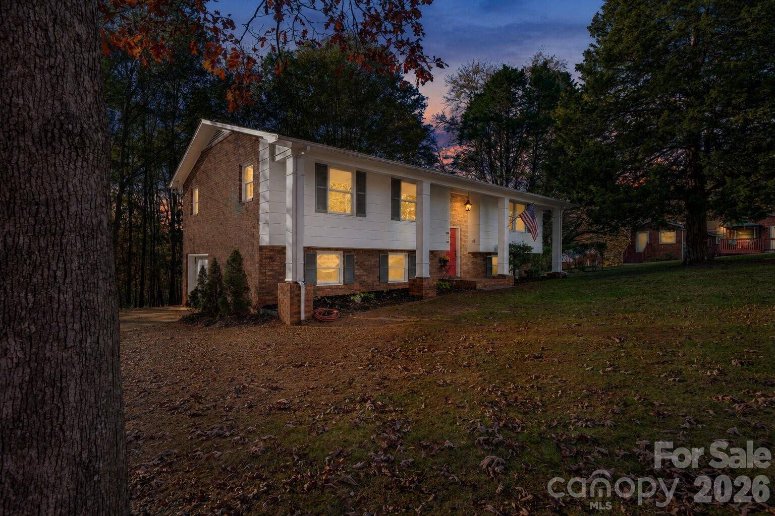 1185 10th Street PL NW, Hickory, NC 28601
