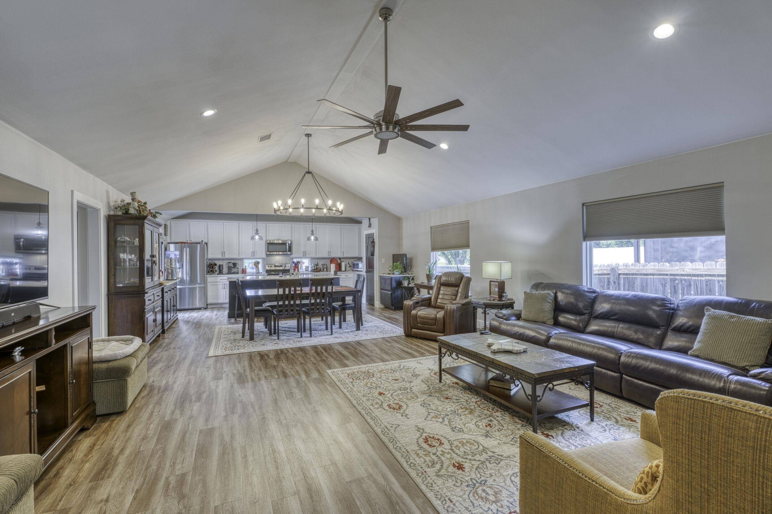 103 Lakewood Drive, Granite Shoals, TX 78654