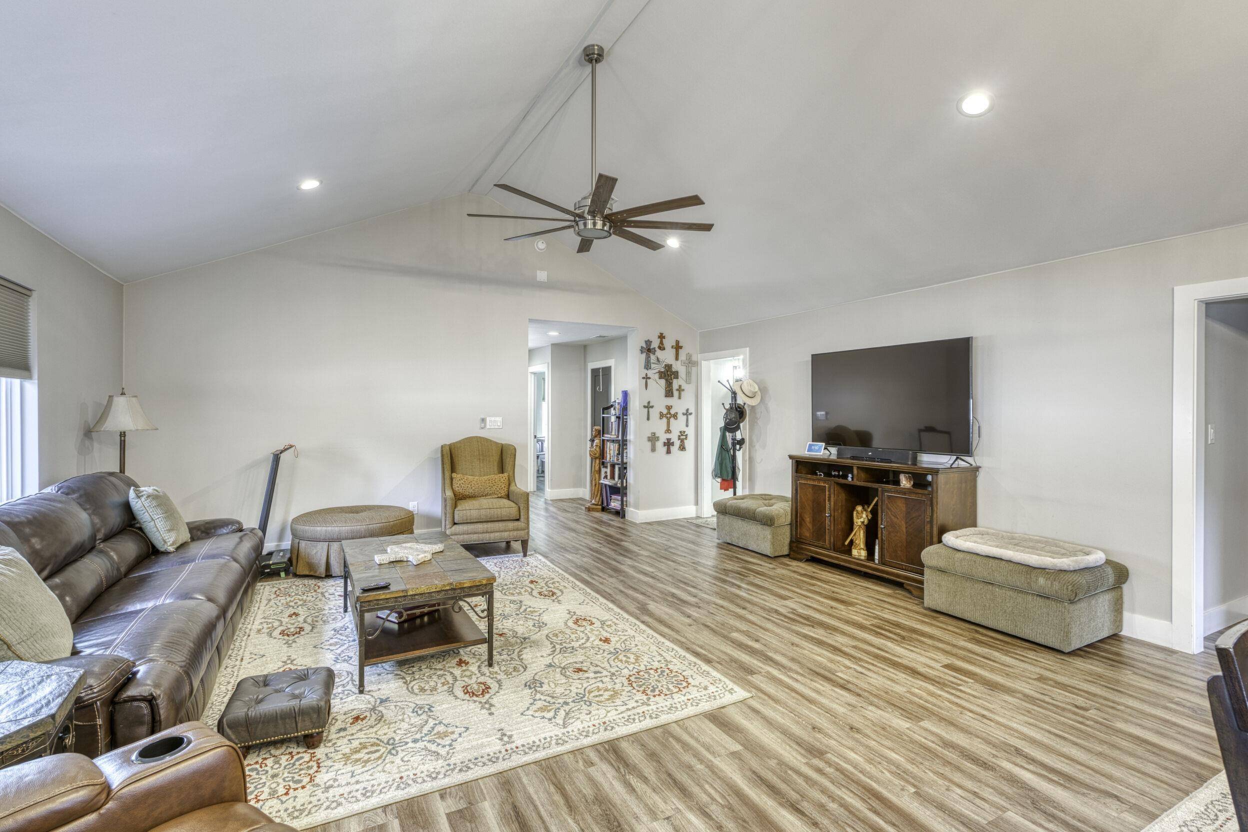 103 Lakewood Drive, Granite Shoals, TX 78654