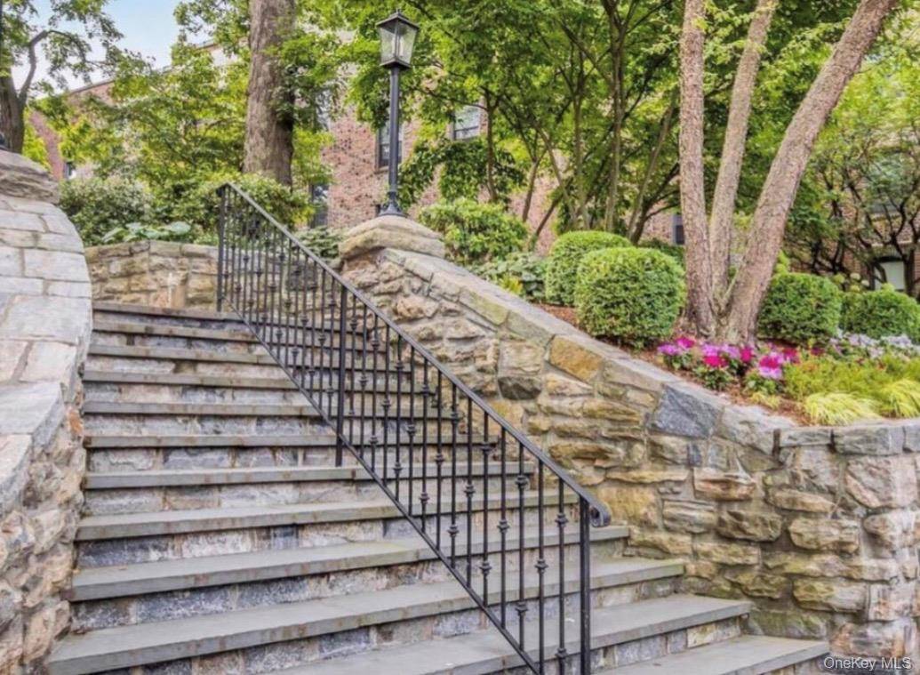 64 Sagamore RD #C1, Bronxville, NY 10708